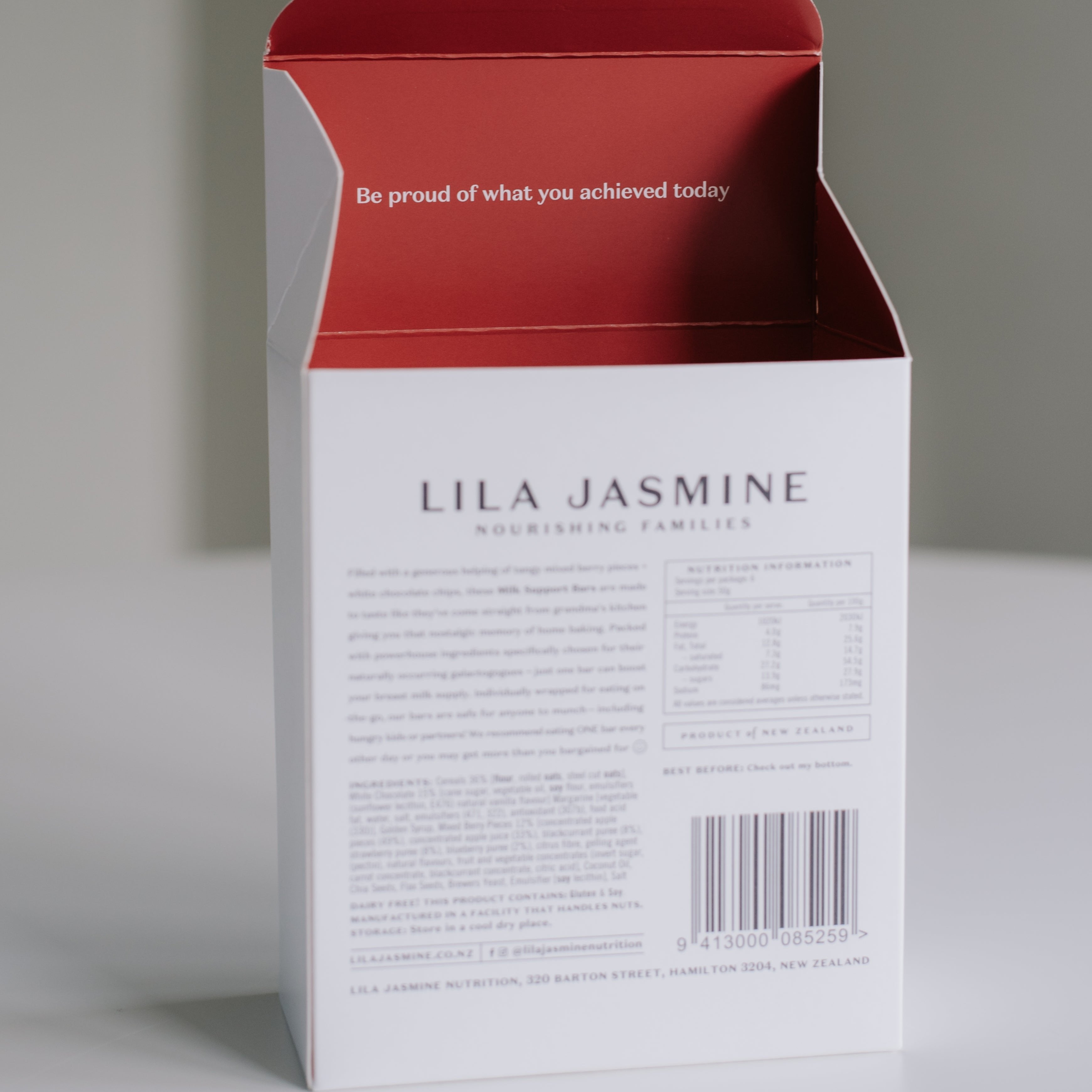 Berry & White Choc Lactation Bars to increase breastmilk supply. Convenient breastfeeding snack with natural galactagogue ingredients. Gorgeous back of packaging making them ready to gift to new mums.