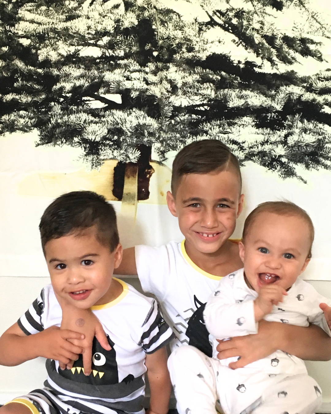 5 Tips to Survive the Christmas Holidays With a Newborn [From Your Midwife Bestie]