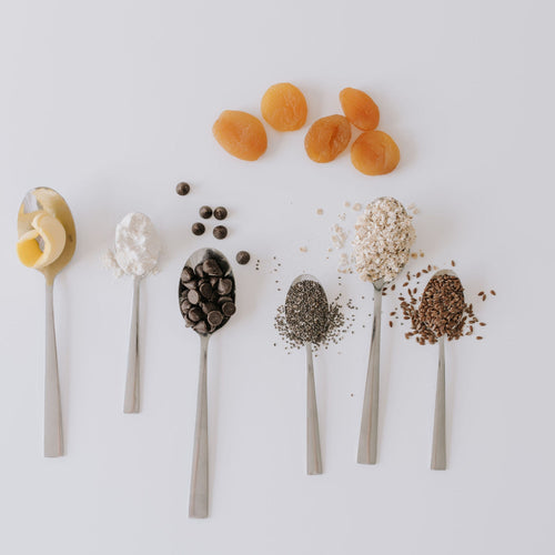 Apricot and Dark Choc Breastmilk Support Lactation Bar for breastfeeding mums. Ingredients you recognise. Dairy-free lactation snack with galactagogues oats, brewers yeast and flaxseeds. 