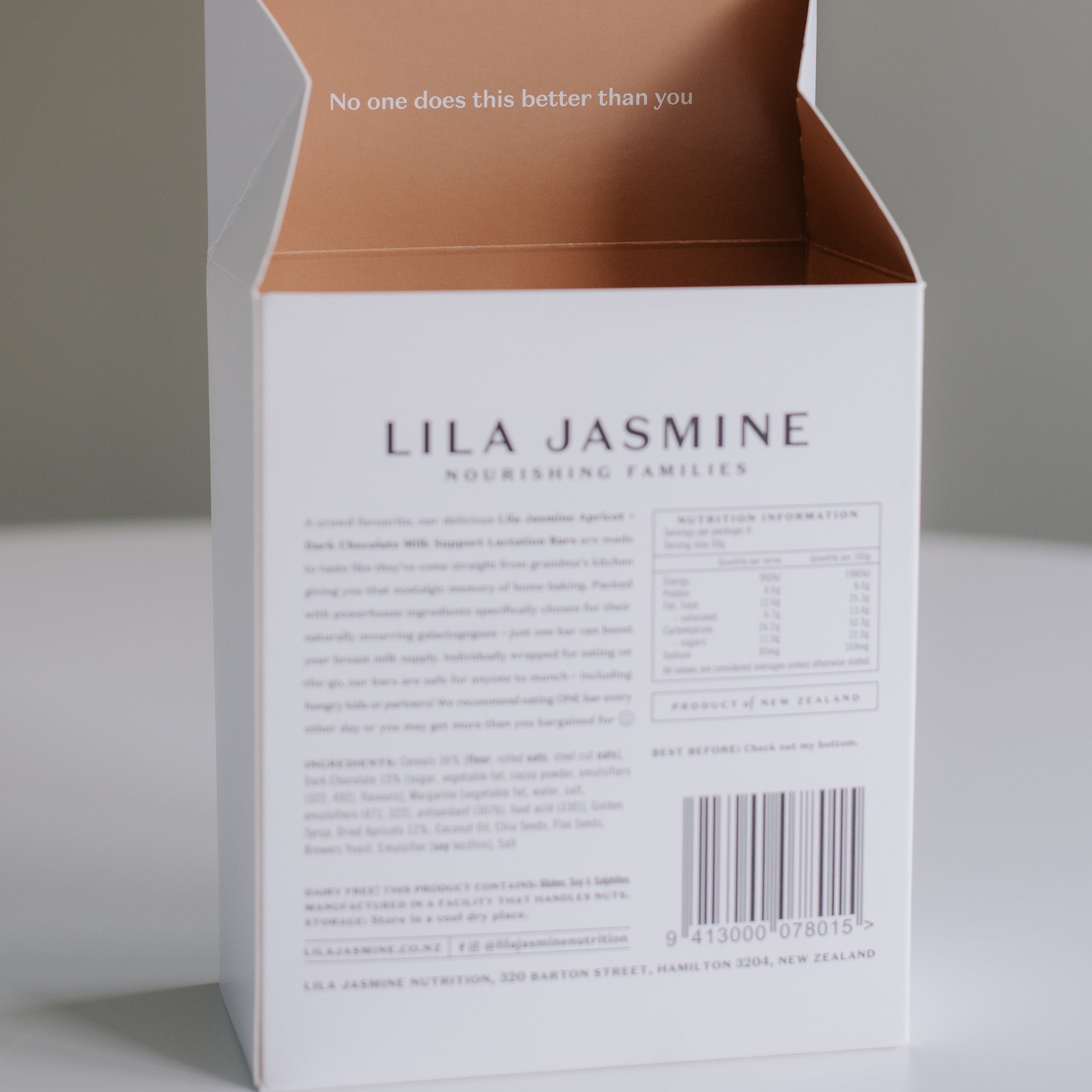 Apricot and Dark Choc Breastmilk Support Lactation Bar for breastfeeding mums. Dairy-free lactation snack with galactagogues oats, brewers yeast and flaxseeds. 