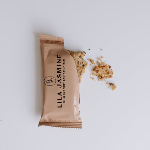 Apricot and Dark Choc Breastmilk Support Lactation Bar for breastfeeding mums. Dairy-free lactation snack with galactagogues oats, brewers yeast and flaxseeds. Ingredients you know and recognise to boost your supply naturally. Individually wrapped so you can eat on-the-go.